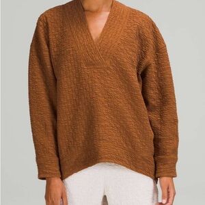 2021-Lululemon Rippled V-Neck Pullover
Copper Brown size 6